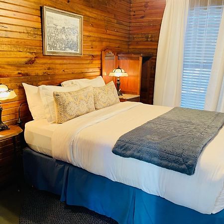 Dabbs Hotel Bed And Breakfast Llano エクステリア 写真