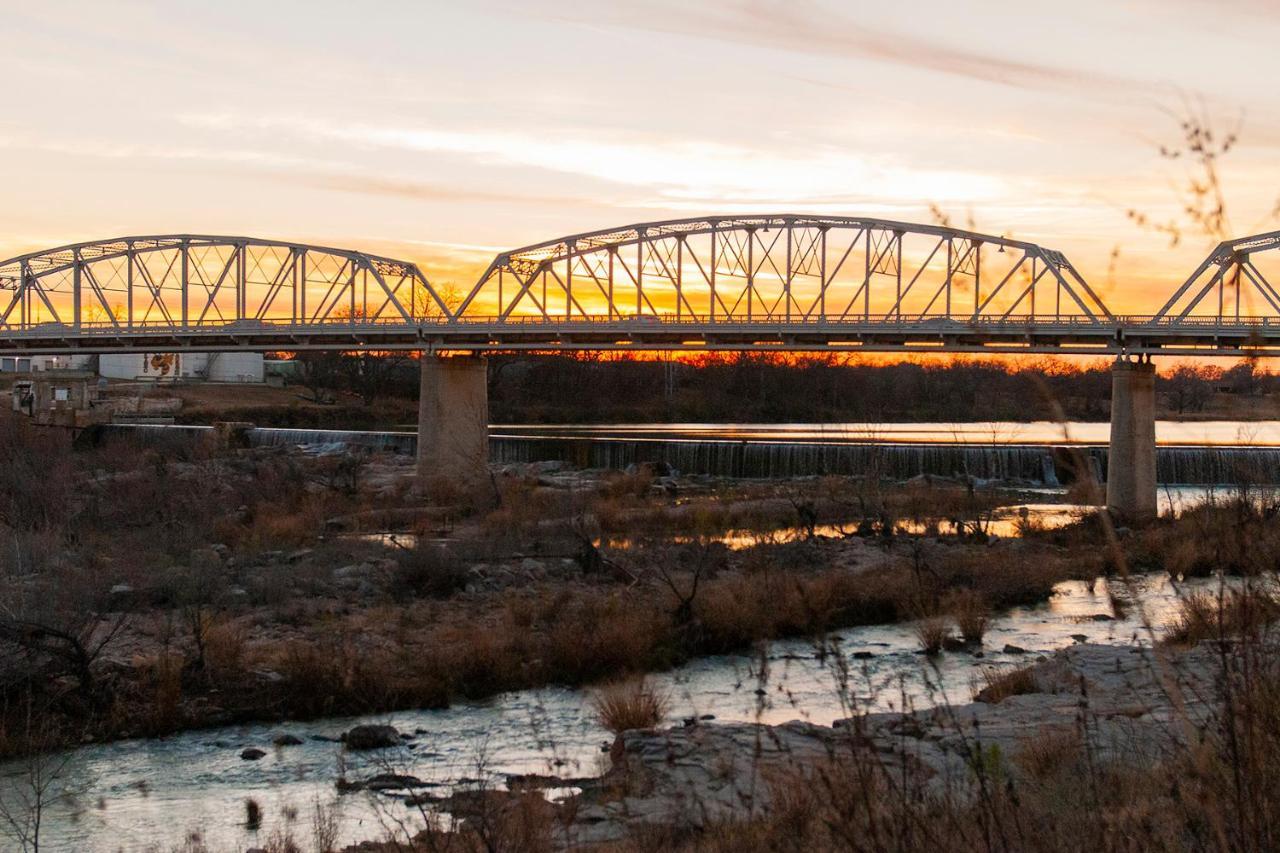 Dabbs Hotel Bed And Breakfast Llano エクステリア 写真